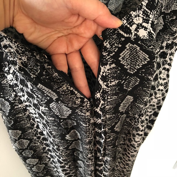 H&M snakeprint wide leg cross front jumpsuit - Picture 4 of 8